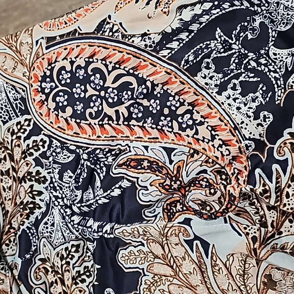 Stem Vine Plus Blouse - Picture 9 of 9